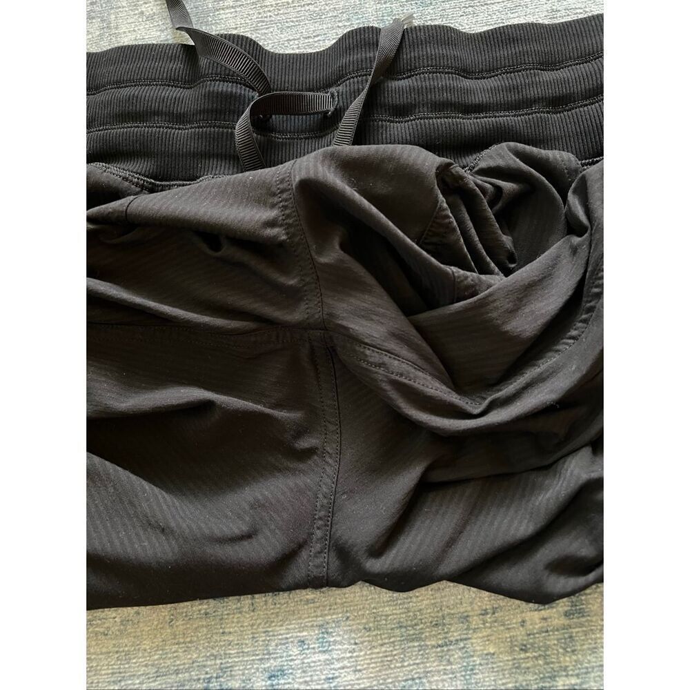 Lululemon Black Dance Studio Mid Rise Jogger Size 2 - Picture 3 of 7